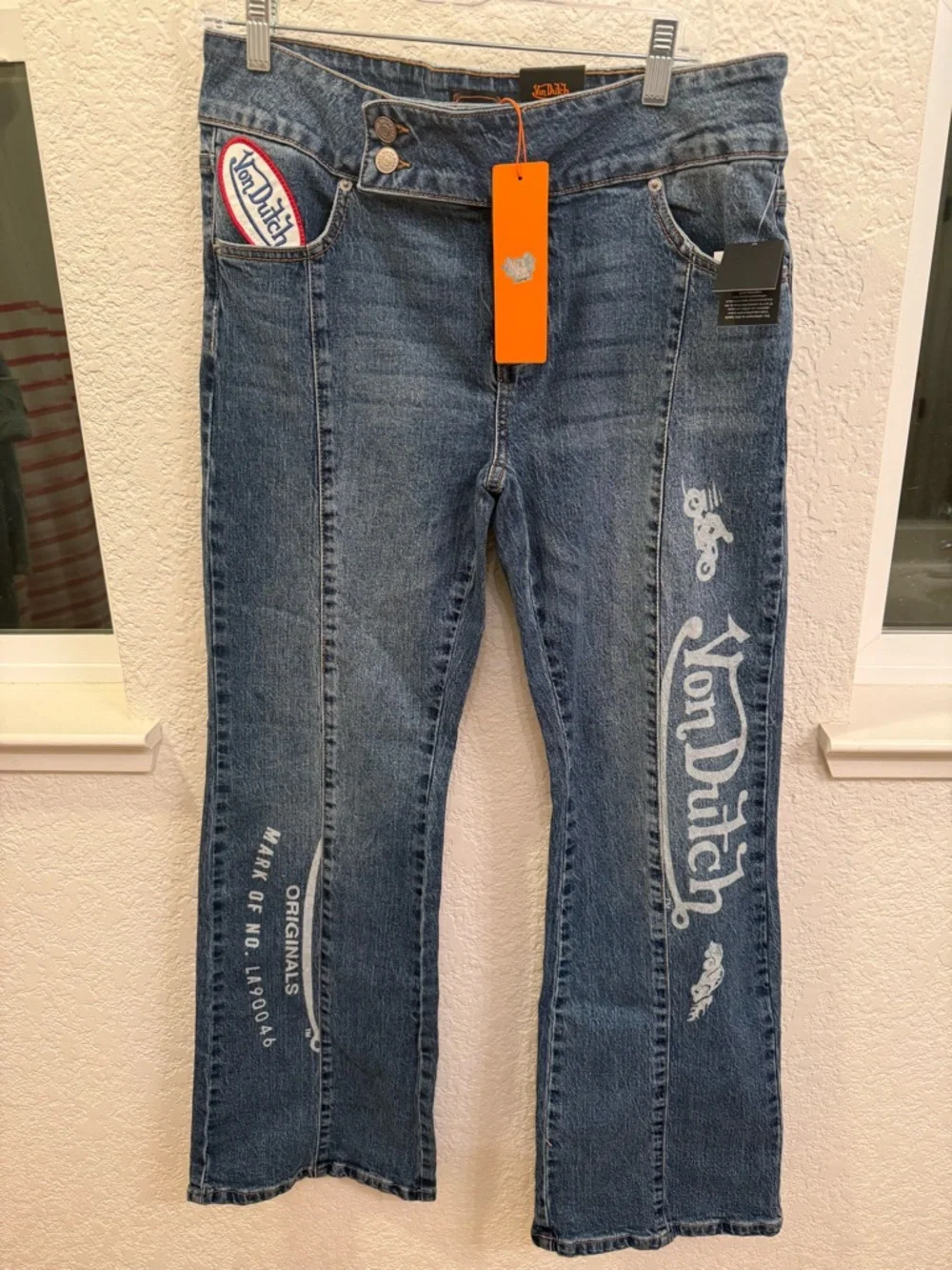 NWT Von Dutch Flare Jeans Y2K Inspired Flying “Eye Balls”Frosted Flared Red Logo - Picture 4 of 17